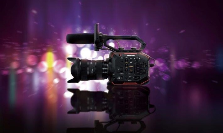 Presentata in anteprima una nuova telecamera cinematografica Panasonic 5,7 K compatta