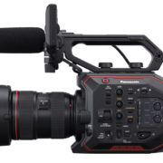 Prezzo e specifiche tecniche della telecamera da cinema compatta AU-EVA1 Panasonic